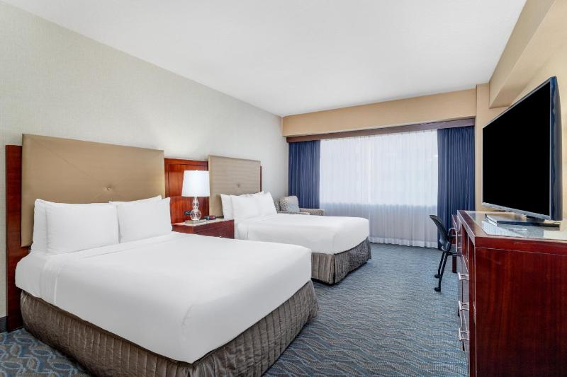 Standard Double Room with Two Double Beds image 4