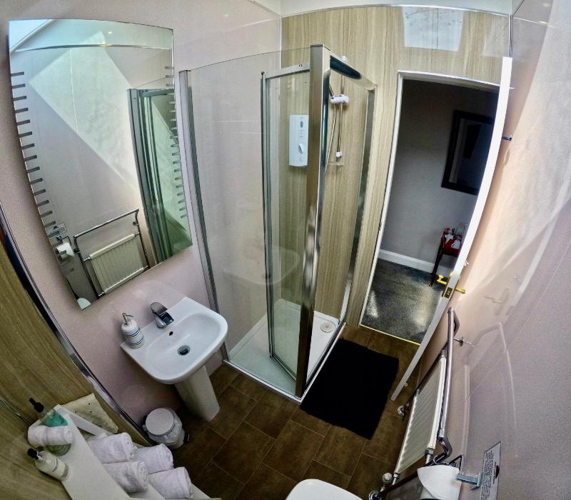 Standard Double Room image 3