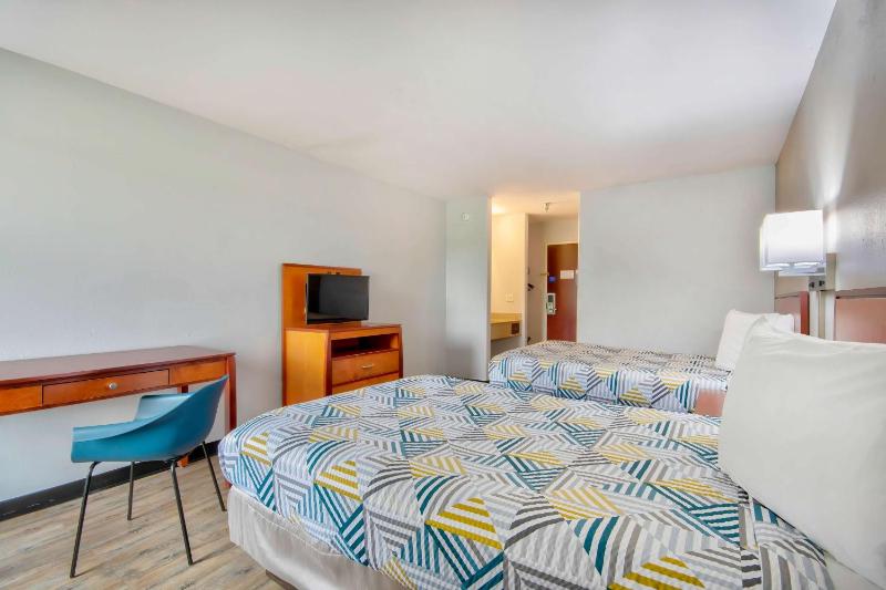 Quadruple Room - Non-Smoking image 4