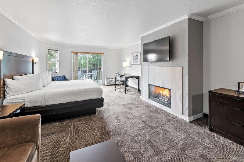 King Room with Sofa Bed - Non-Smoking image 4