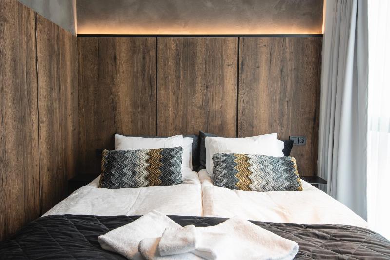 Basic Double Room with Private Bathroom image 1