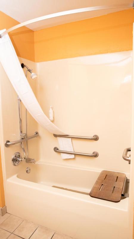 King Room - Mobility Access/Non-Smoking image 2