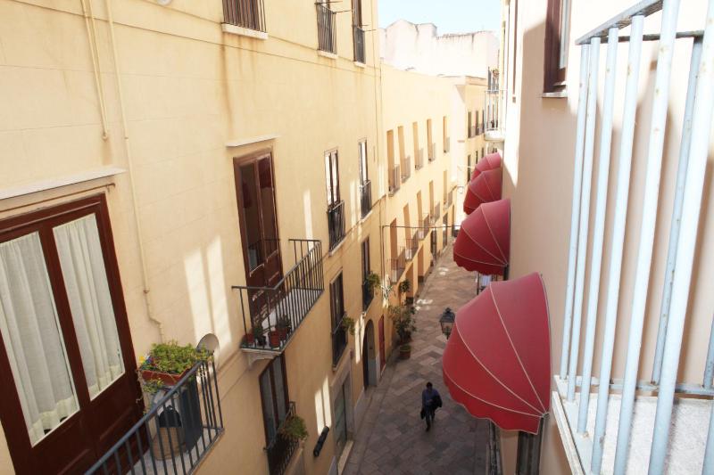 Triple Room with Private External Bathroom and City View image 2