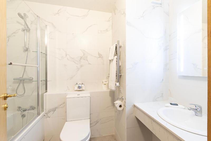 Twin Room with Street View image 1