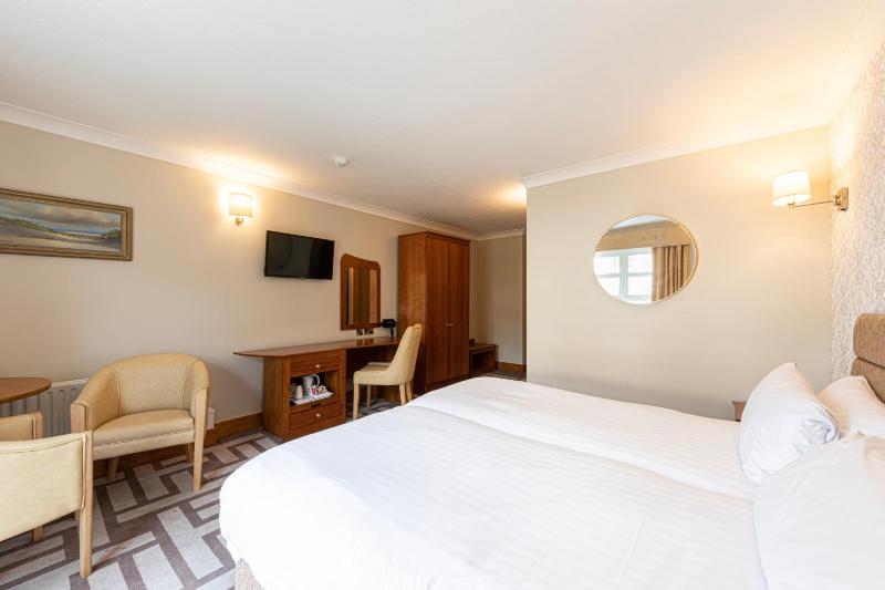 Twin Room with Street View image 4