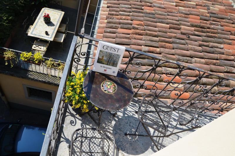One-Bedroom Apartment with Balcony image 3