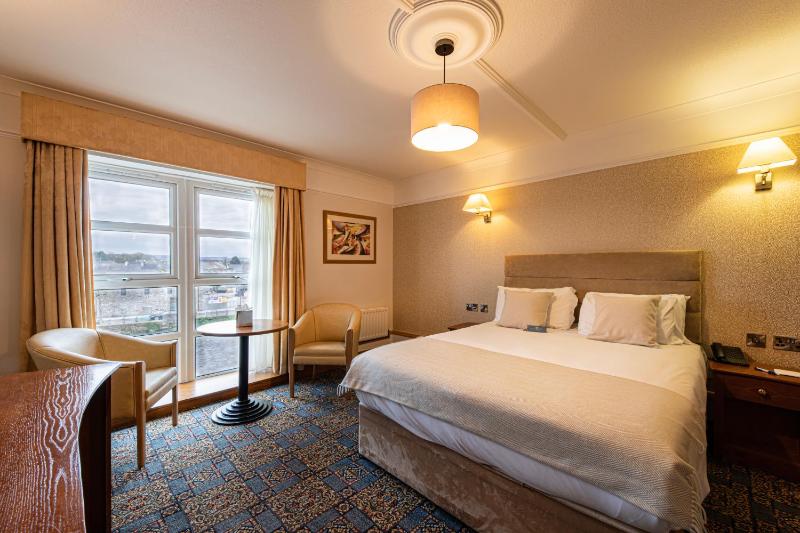 Double Room with River View image 1