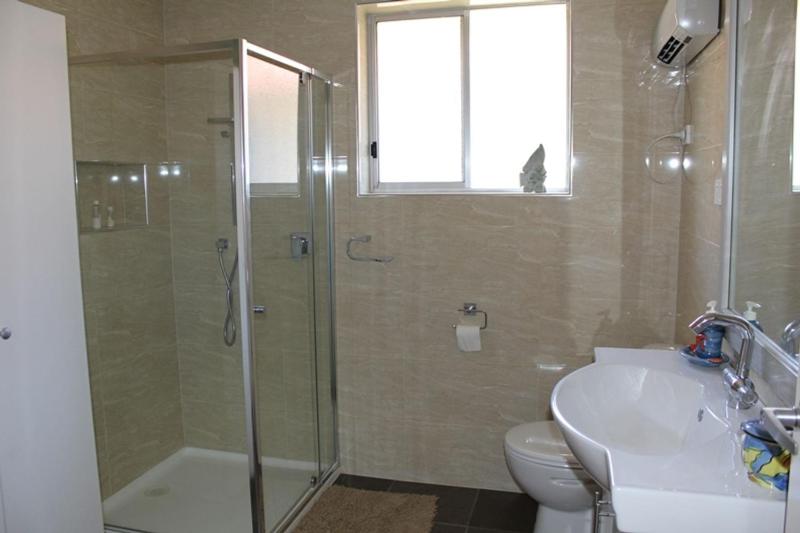 Roydon Retreat - image 7