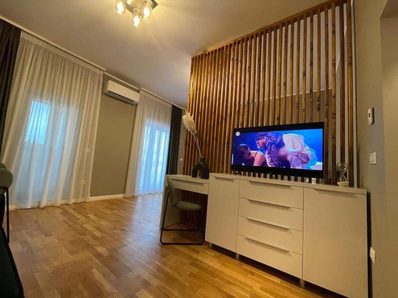 Tomis Villa Center Studio Images