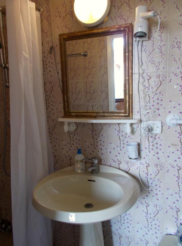 Comfort Quadruple Room image 4