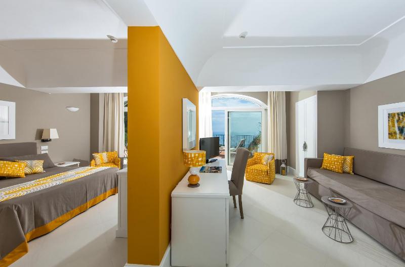 Large Suite with Sea View and Terrace image 4