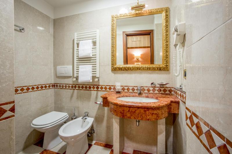 Standard Single Room image 2