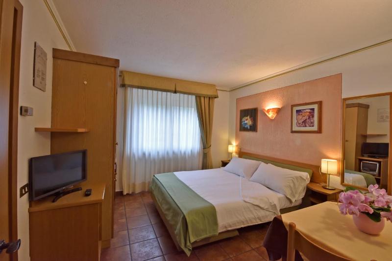 Standard Double Room image 4