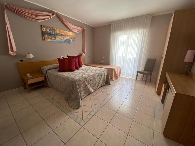 Executive Double or Twin Room image 1