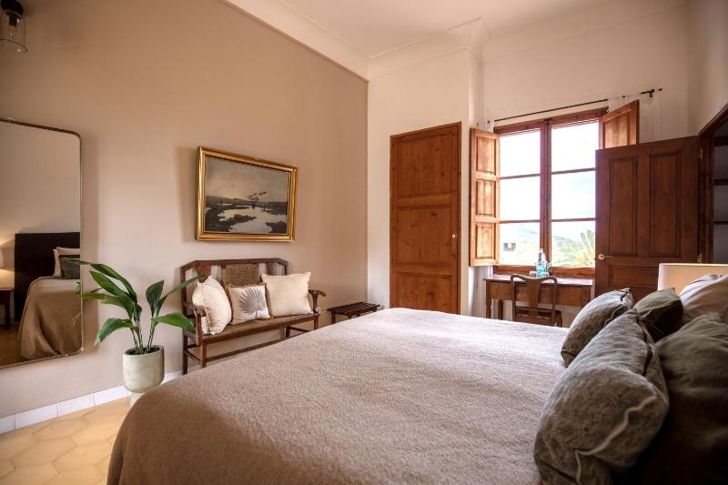 Double Room image 1