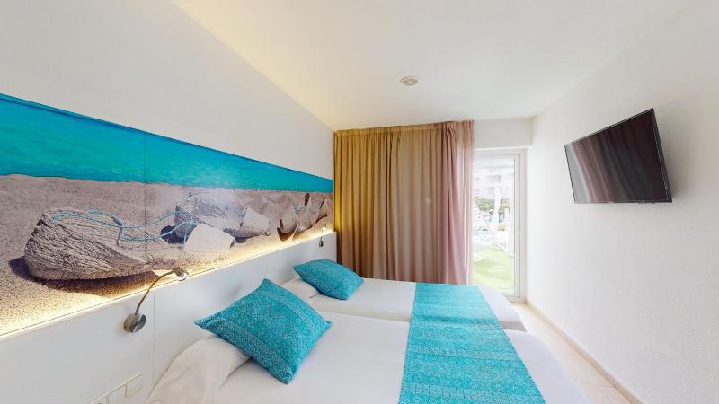 One-Bedroom Apartment with Garden View and Swim Up image 2