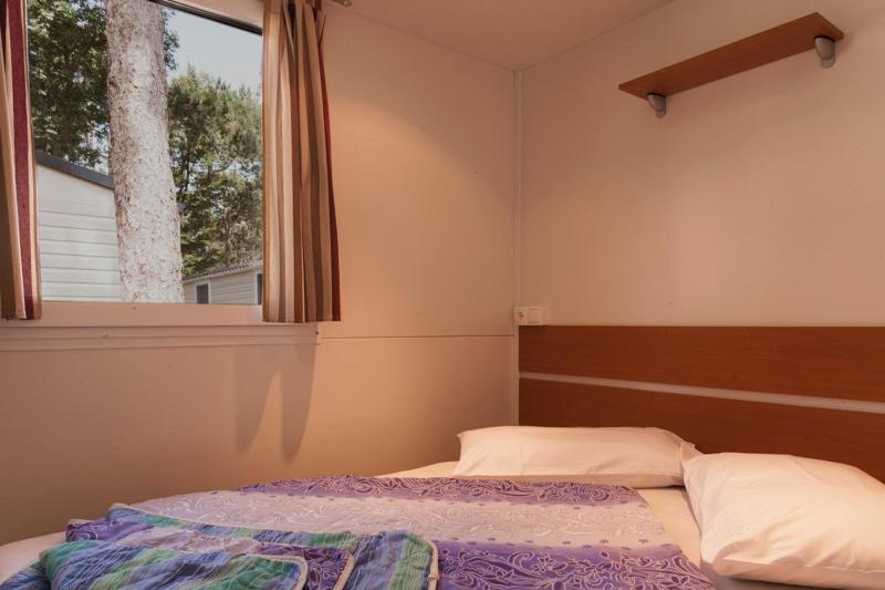 Superior Two-Bedroom Mobile Home (4 Adults) image 2