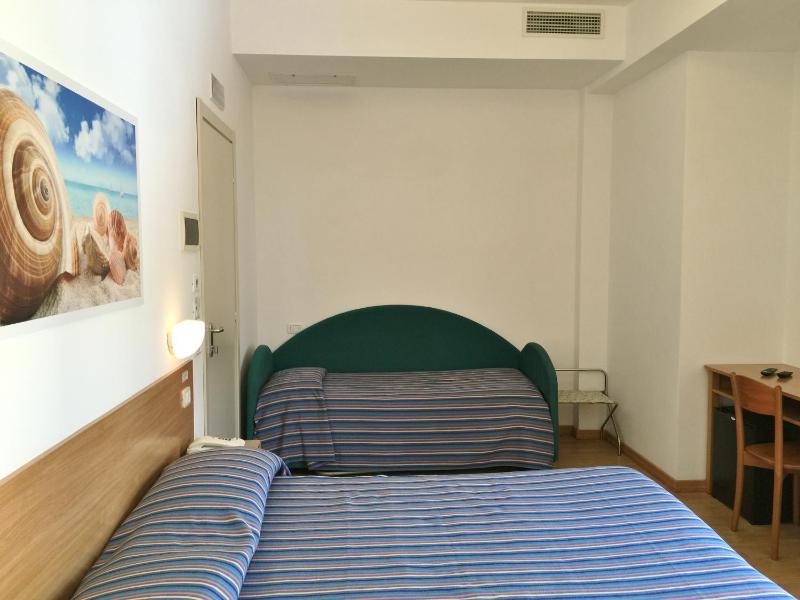 Quadruple Room image 4