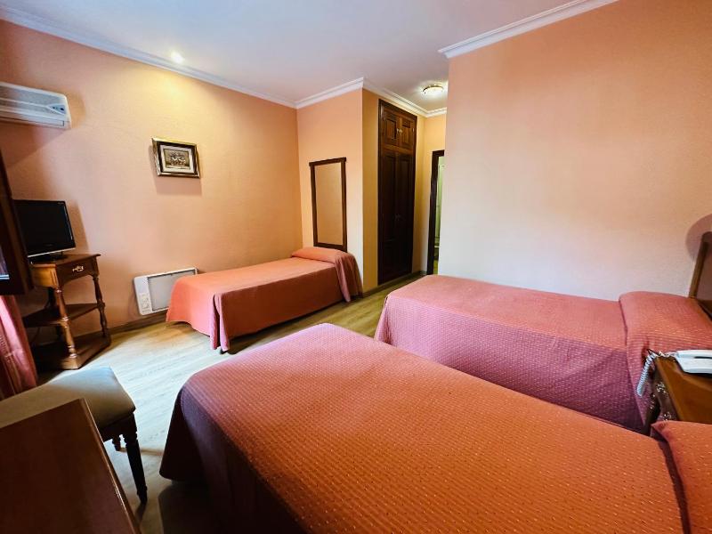 Triple Room image 4