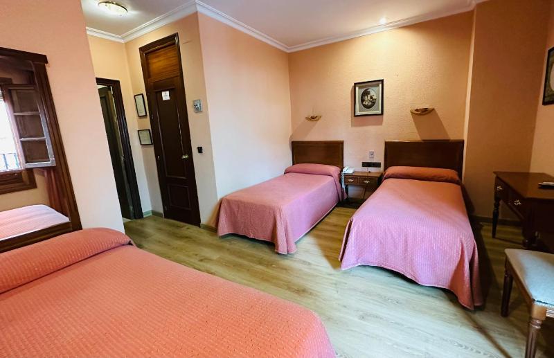 Triple Room image 3