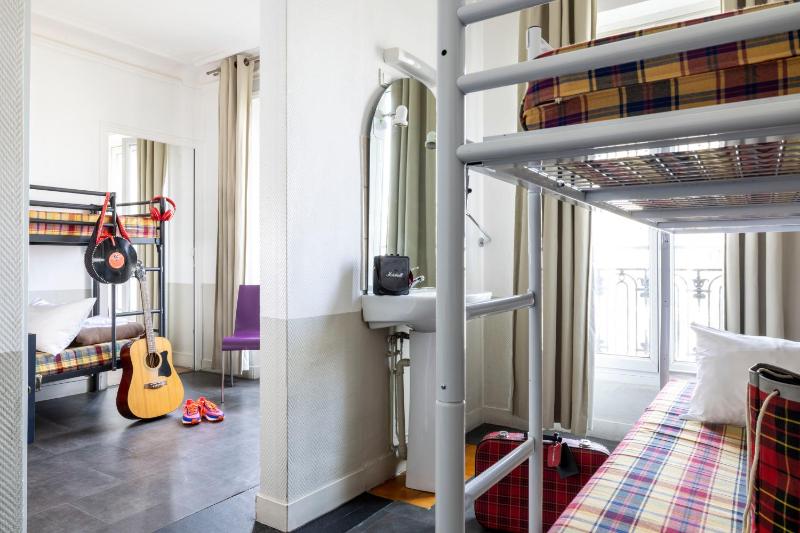 Bed in 6-Bed Mixed Dormitory Room image 3
