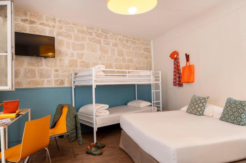 Quadruple Room image 1