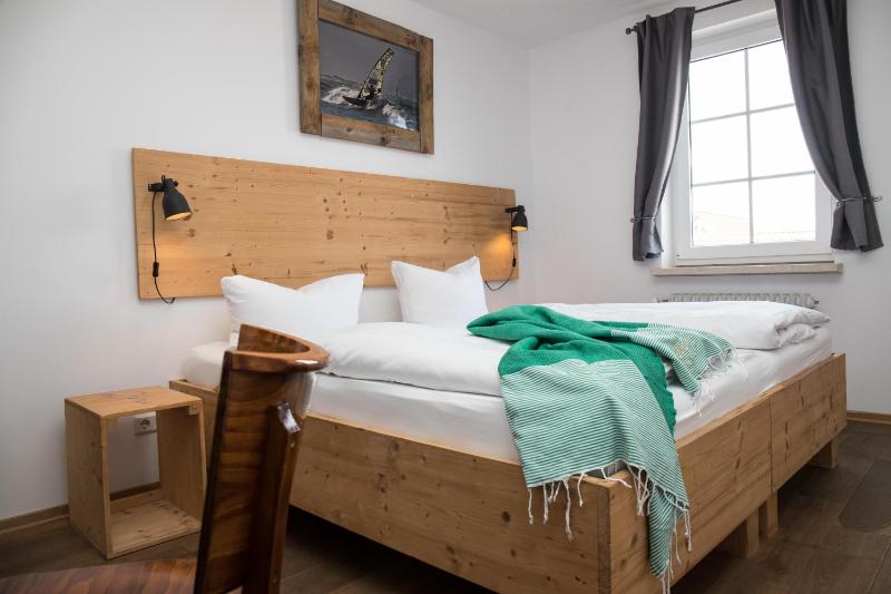 Double Room image 3
