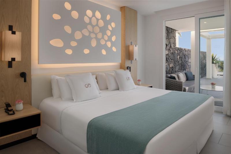 One-Bedroom Villa with Private Pool (2 Adults + 1 Child) image 2