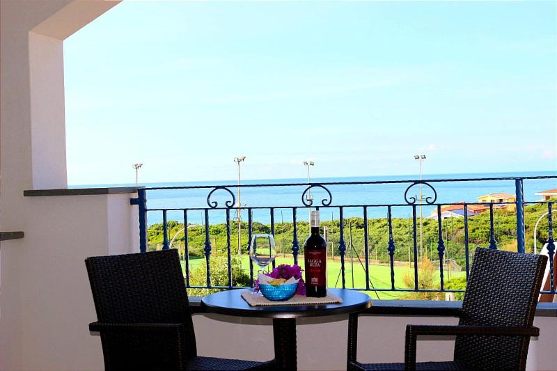 Triple Room with Sea View image 2