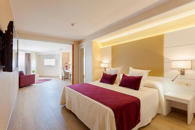 Suite (2 Adults + 1 Child) image 1