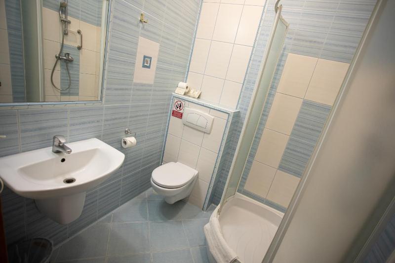 Double Room with Extra Bed image 2
