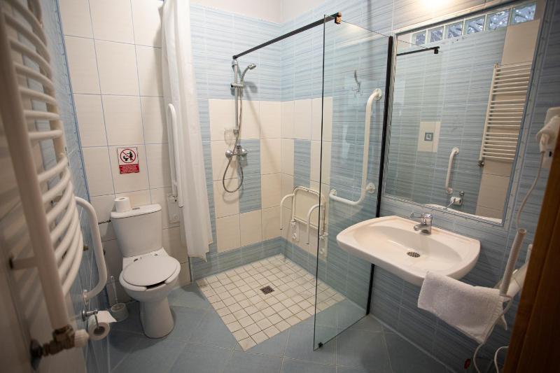 Single Room image 3