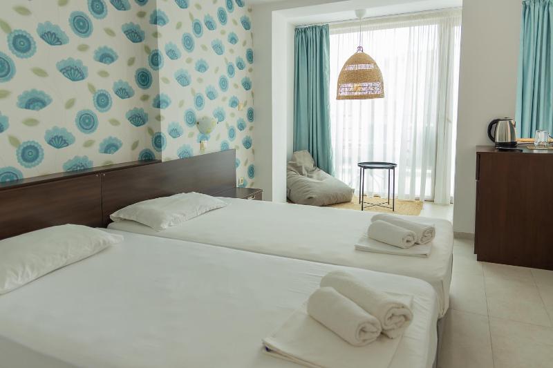 Double Room with Balcony and Sea View image 1