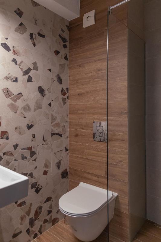 Double Room with Balcony and City View - Ground Floor image 2