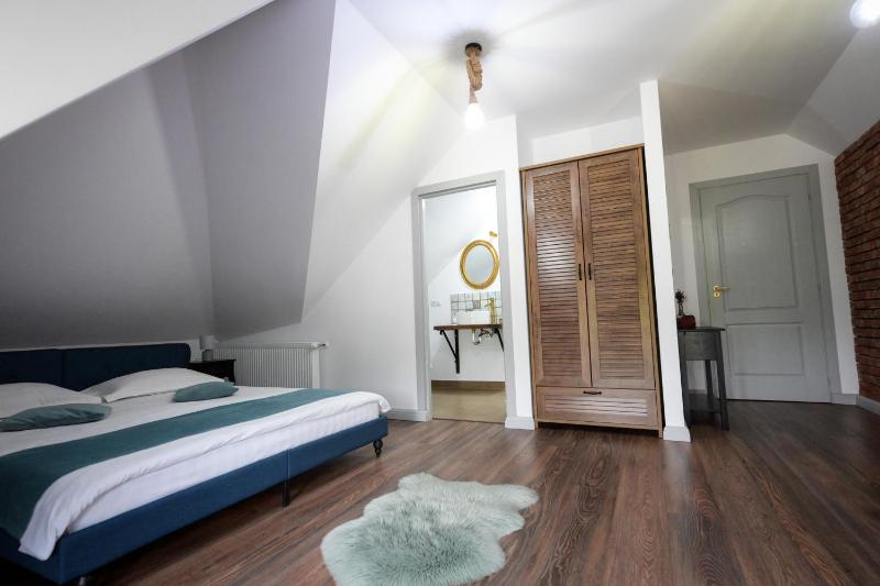 Deluxe Double Room with Balcony image 4