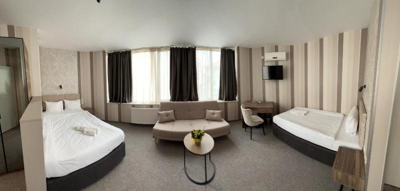 Large Twin Room image 3