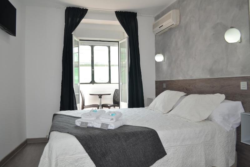 Deluxe Double with Balcony image 3