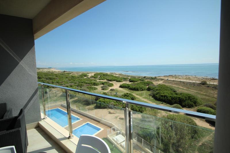 Luxury and Modern Beach Apartment with Sea Views - image 7