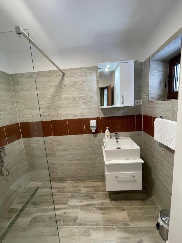 Double Room with Private Bathroom image 2