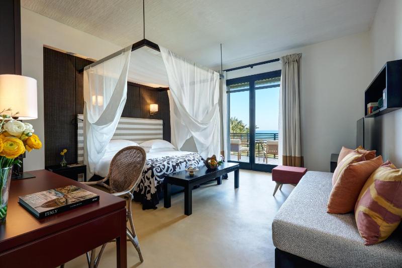 Deluxe Double Room image 1