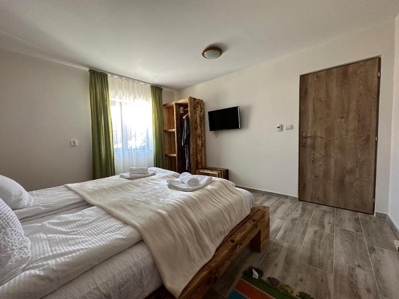 Double Room with Private Bathroom image 4