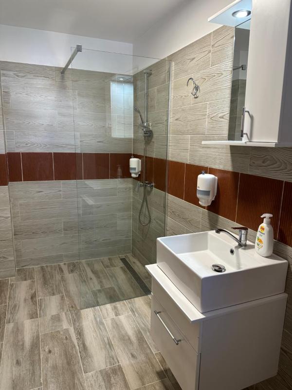 Double Room with Private Bathroom image 3