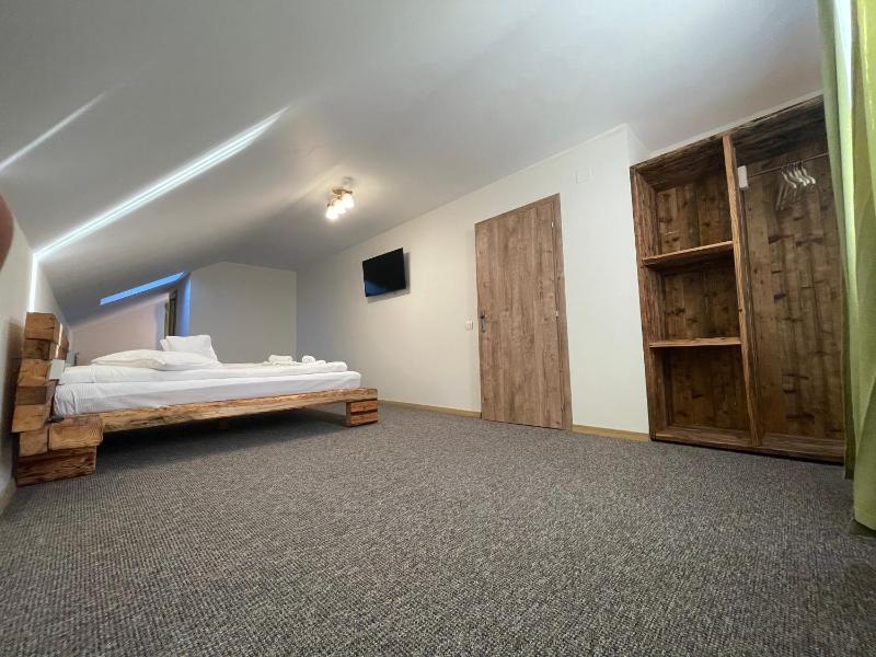 Quadruple Room with Private Bathroom image 3