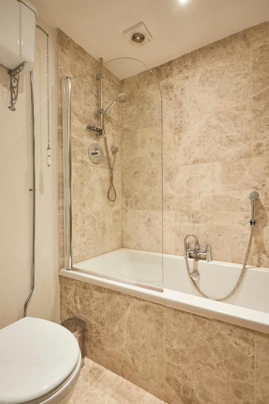 Comfortable Twin Room image 2