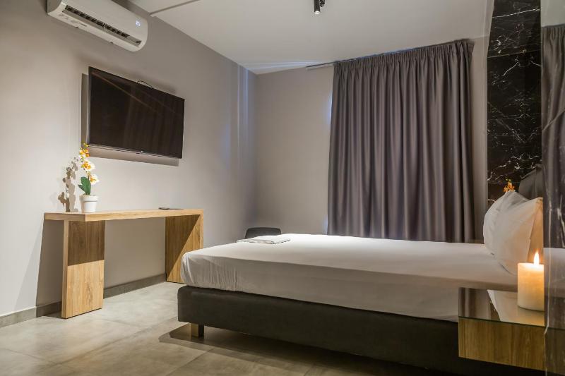 Economy Double Room image 4