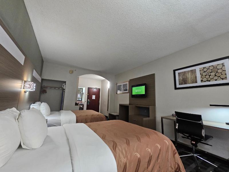 Double Room with Two Double Beds - Accessible/Non-Smoking image 3