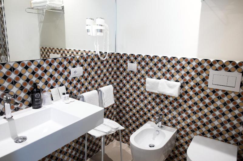 Superior Triple Room image 2