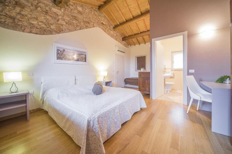 Triple Room image 4
