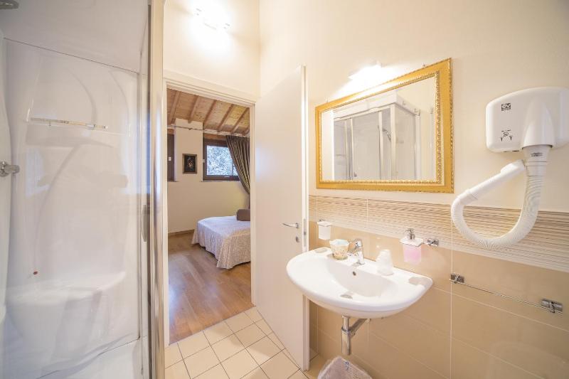 Triple Room image 2
