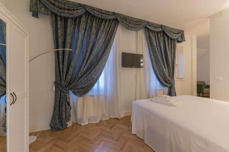Aldrovandi Luxury Suites and Apartment - image 7